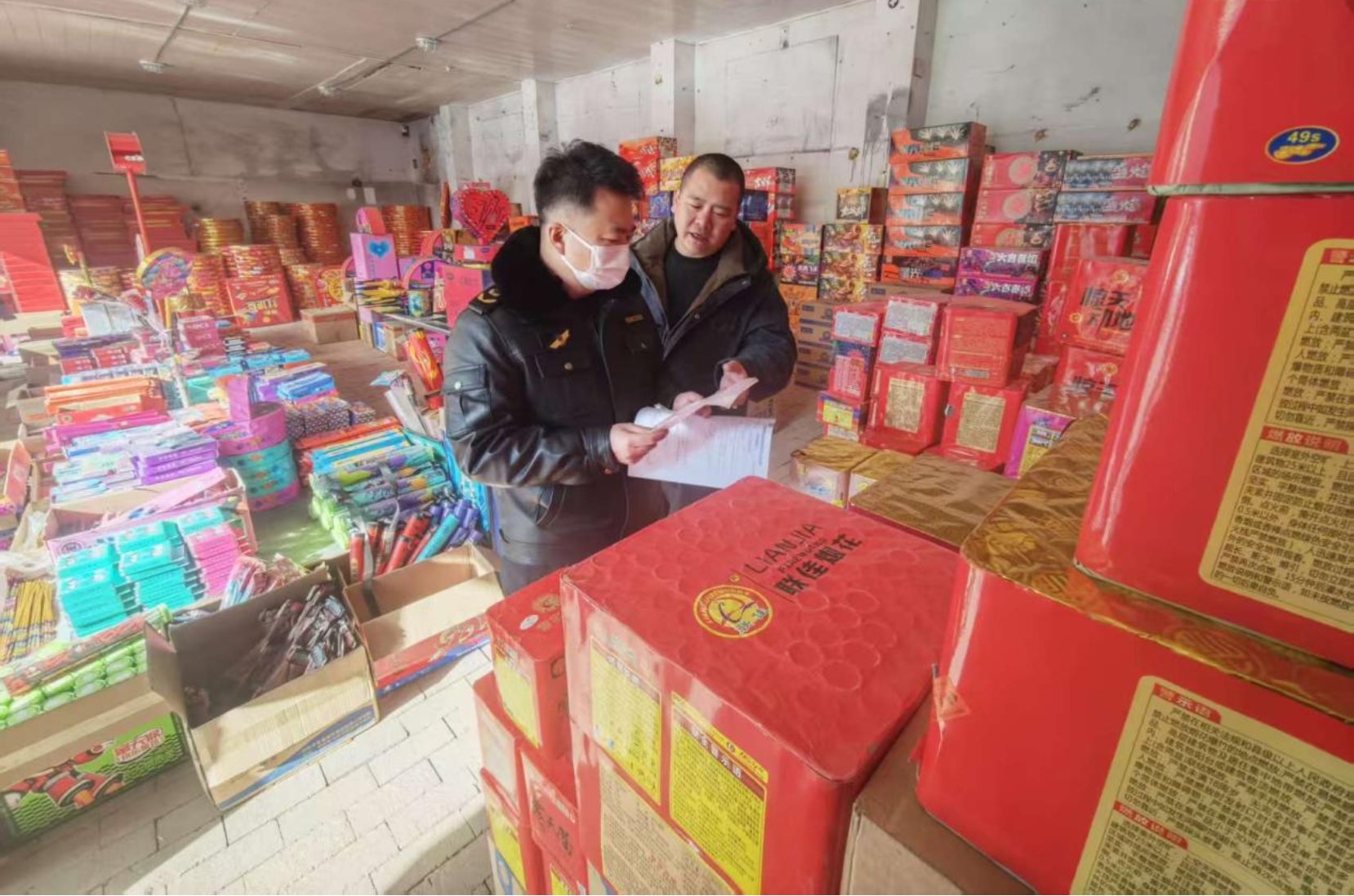 赤峰市元寶山區(qū)人民政府 以優(yōu)質(zhì)鞋帽零售服務(wù)，點(diǎn)亮百姓生活